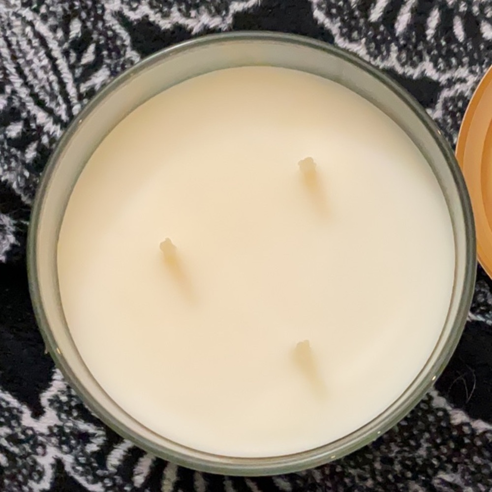 Bath and body works saltwater breeze candle - Picture 2 of 3